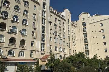 1-к квартира, 64 м², 1/8 эт.