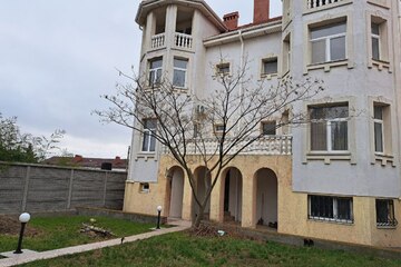 Дом, 547 м², 3 эт.